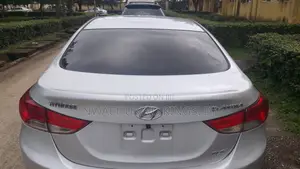 Hyundai Elantra 2012 Silver