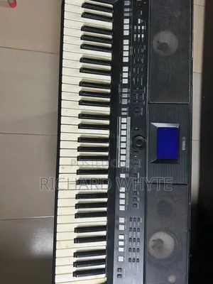 Yamaha PSR - S650 Keyboard