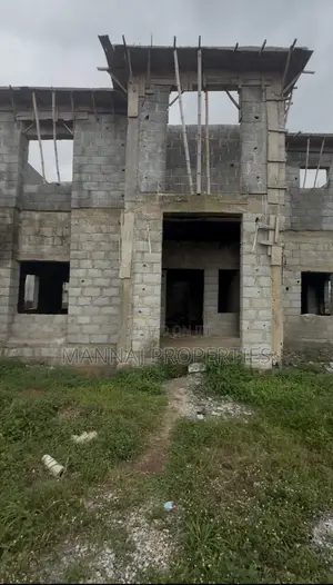 6bdrm Duplex in Idu Industrial for sale