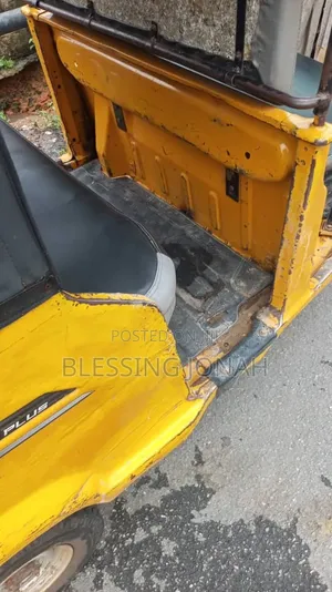 TVS King Deluxe Plus iTouch Start 2004 Yellow
