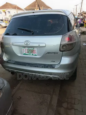 Toyota Matrix XR Hatchback FWD (1.8L 4cyl 4A) 2007 Silver