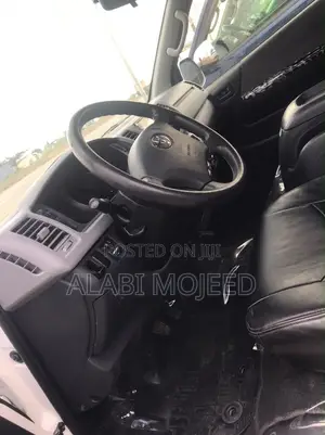 Toyota HiAce 2010 White