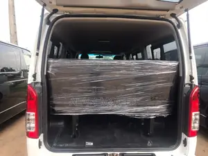 Toyota HiAce 2010 White