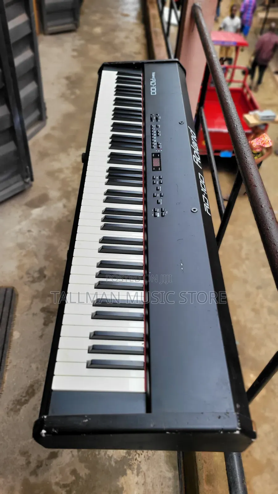 Roland RD-100