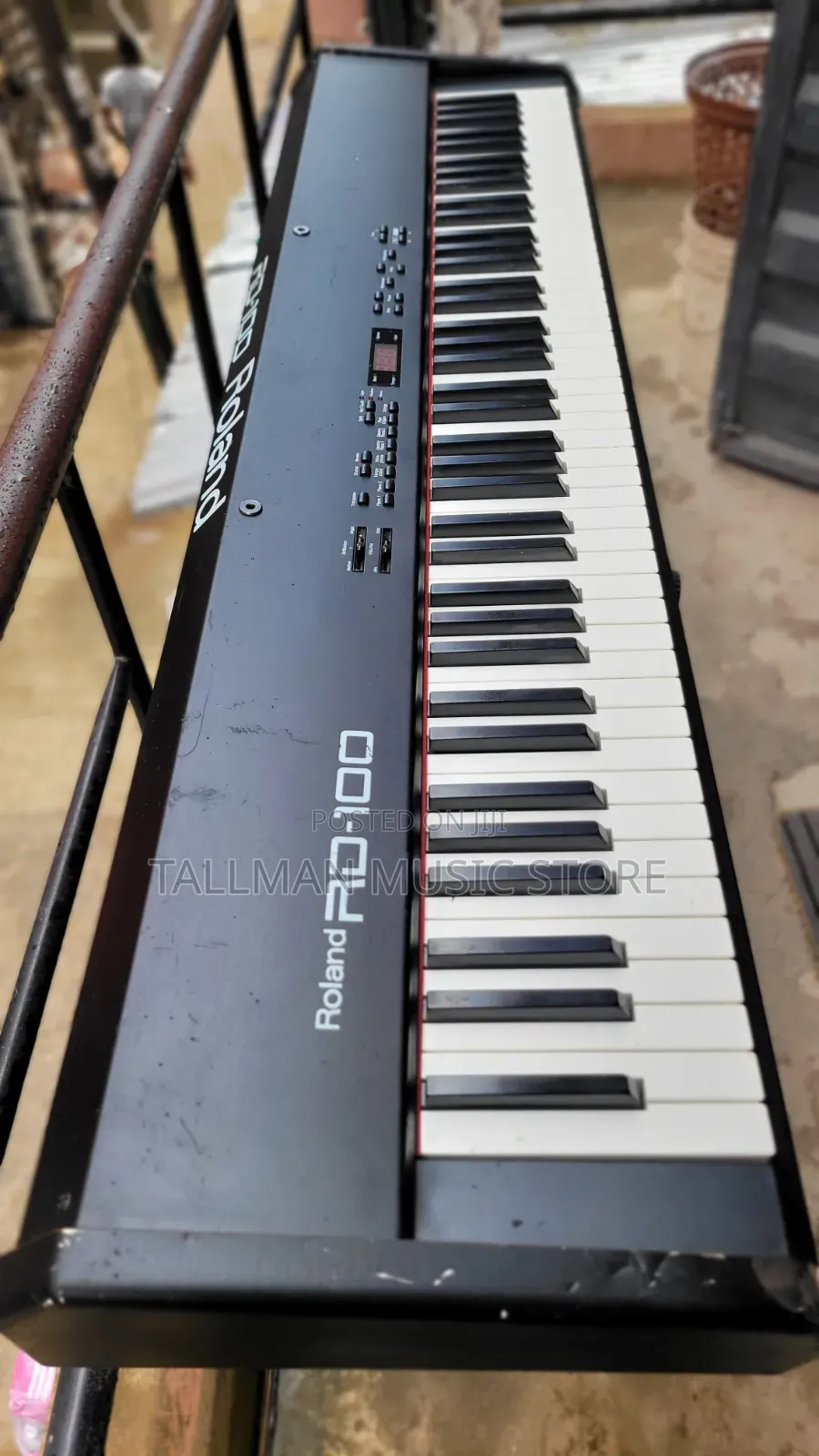 Roland RD-100
