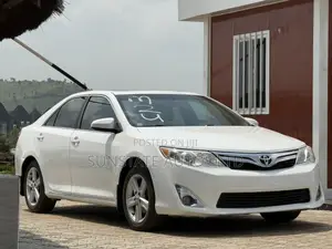 Toyota Camry XLE 4dr Sedan (2.5L 4cyl 6A) 2013 White
