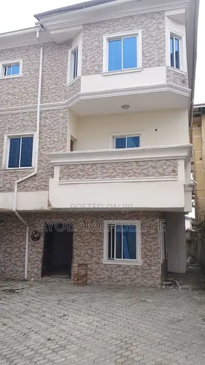4bdrm Duplex in Chevron for rent