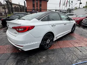 Hyundai Sonata Limited w/Brown Leather 4dr Sedan (2.4L 4cyl 6A) 2015
