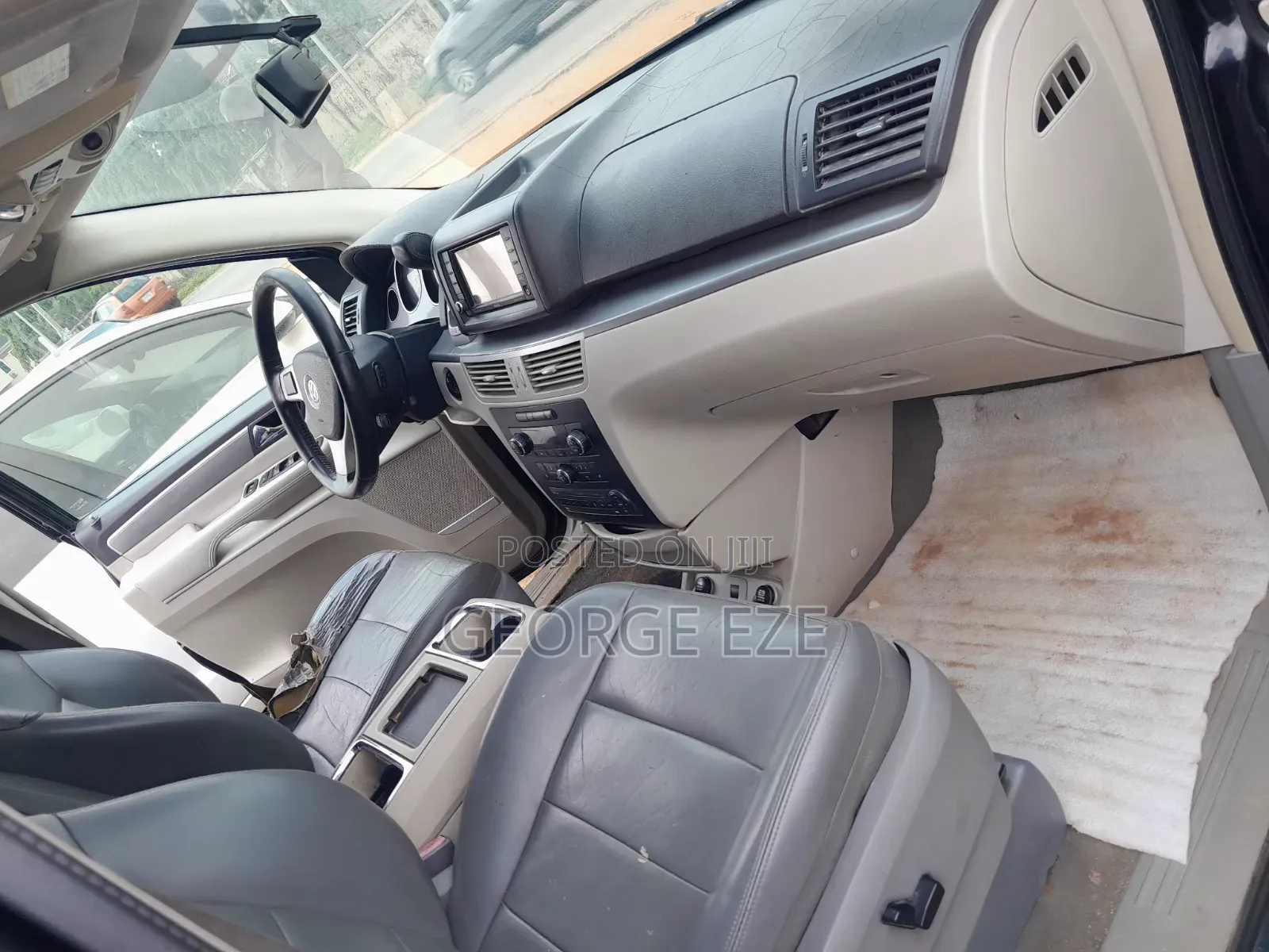 Volkswagen Routan 2010 Black