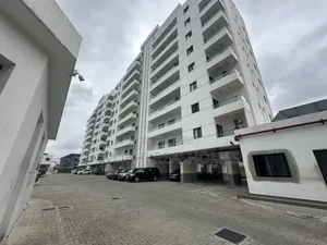 4bdrm Apartment in Banana Island for rent