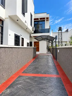 4bdrm Duplex in Lafiaji for sale
