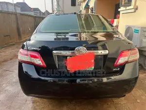 Toyota Camry XLE 4dr Sedan (2.5L 4cyl 6AM) 2010 Black