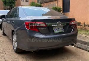 Toyota Camry XLE 4dr Sedan (3.5L 6cyl 6A) 2014 Gray