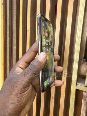 Apple iPhone 11 Pro Max 64 GB Gold