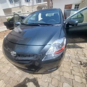 Toyota Yaris Base Sedan 4dr 2010 Gray