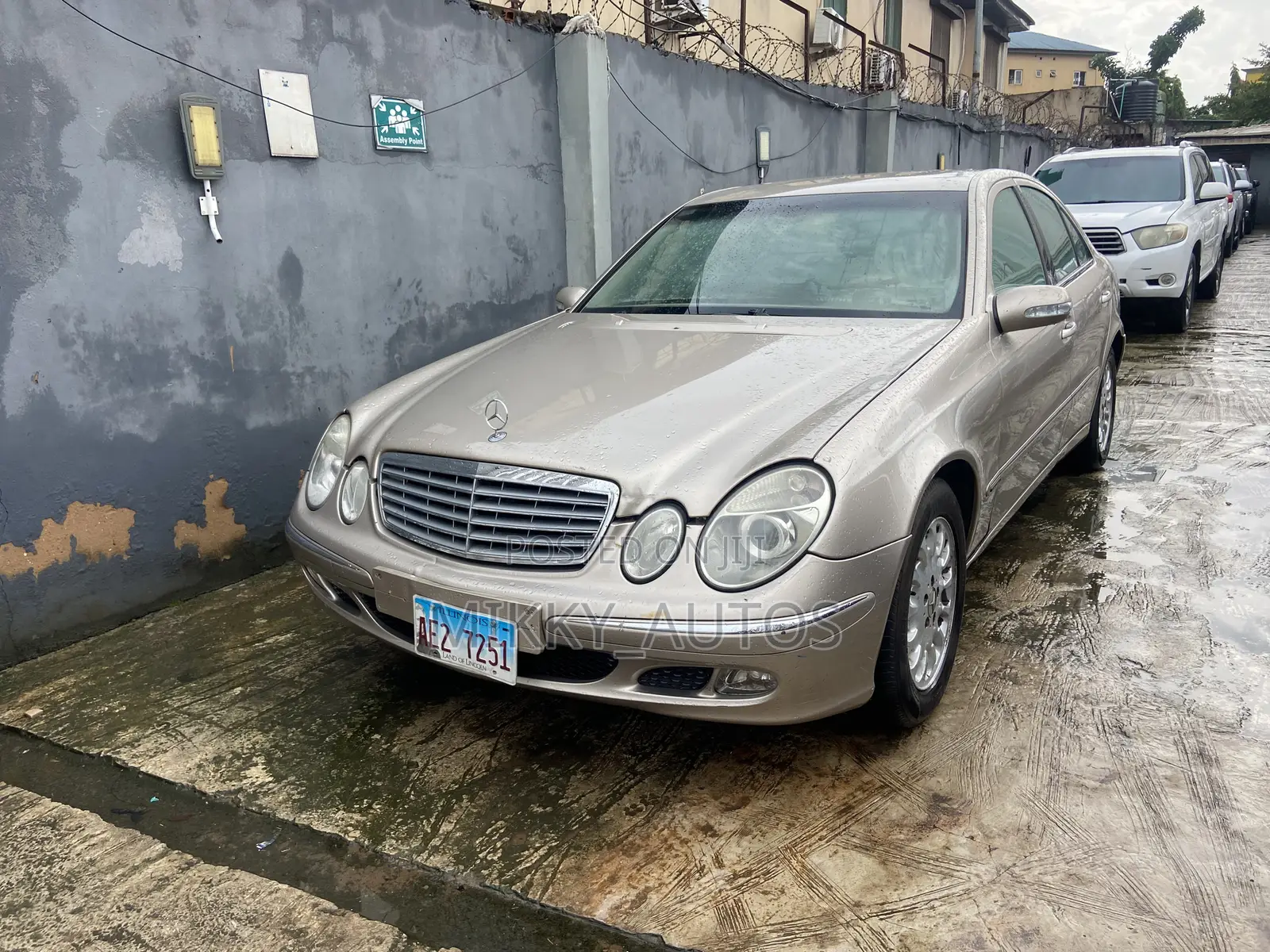 Mercedes-Benz E200 2006 Brown