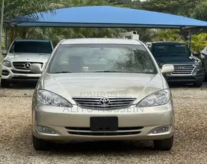 Toyota Camry 2004 Gold
