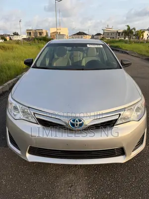 Toyota Camry XLE 4dr Sedan (2.5L 4cyl 6A) 2012 Silver