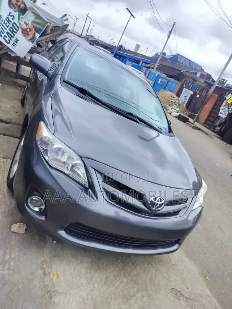 Toyota Corolla 2011 Gray