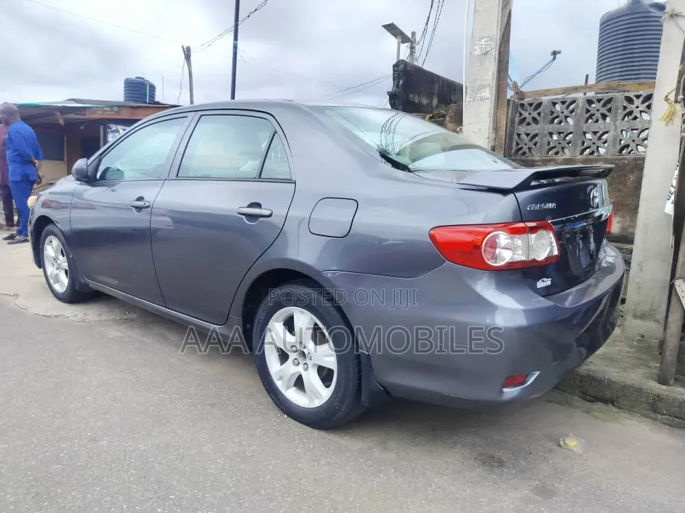 Toyota Corolla 2011 Gray