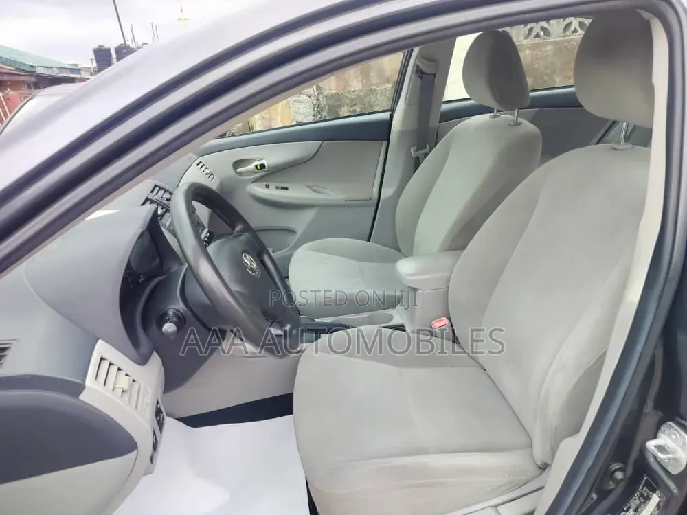 Toyota Corolla 2011 Gray