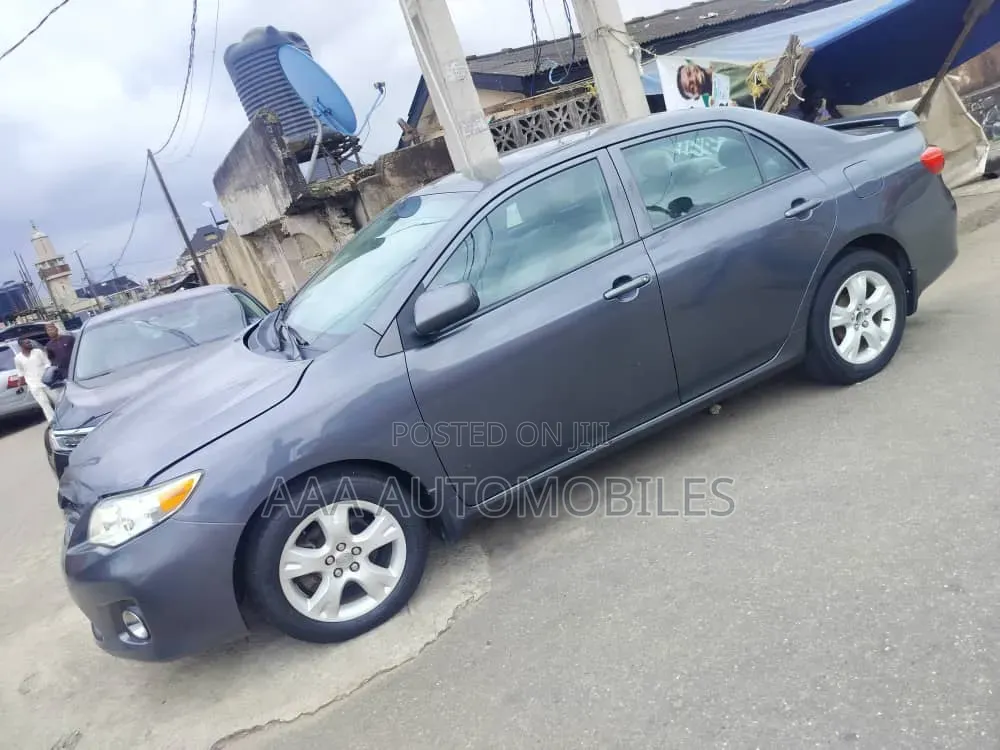 Toyota Corolla 2011 Gray