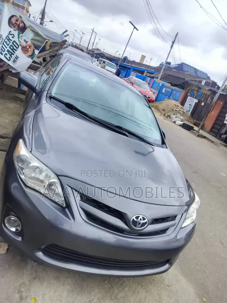 Toyota Corolla 2011 Gray