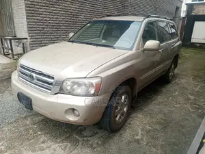 Toyota Highlander LE 2025 Gold