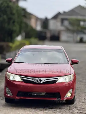 Toyota Camry LE 4dr Sedan (2.5L 4cyl 6A) 2014 Red