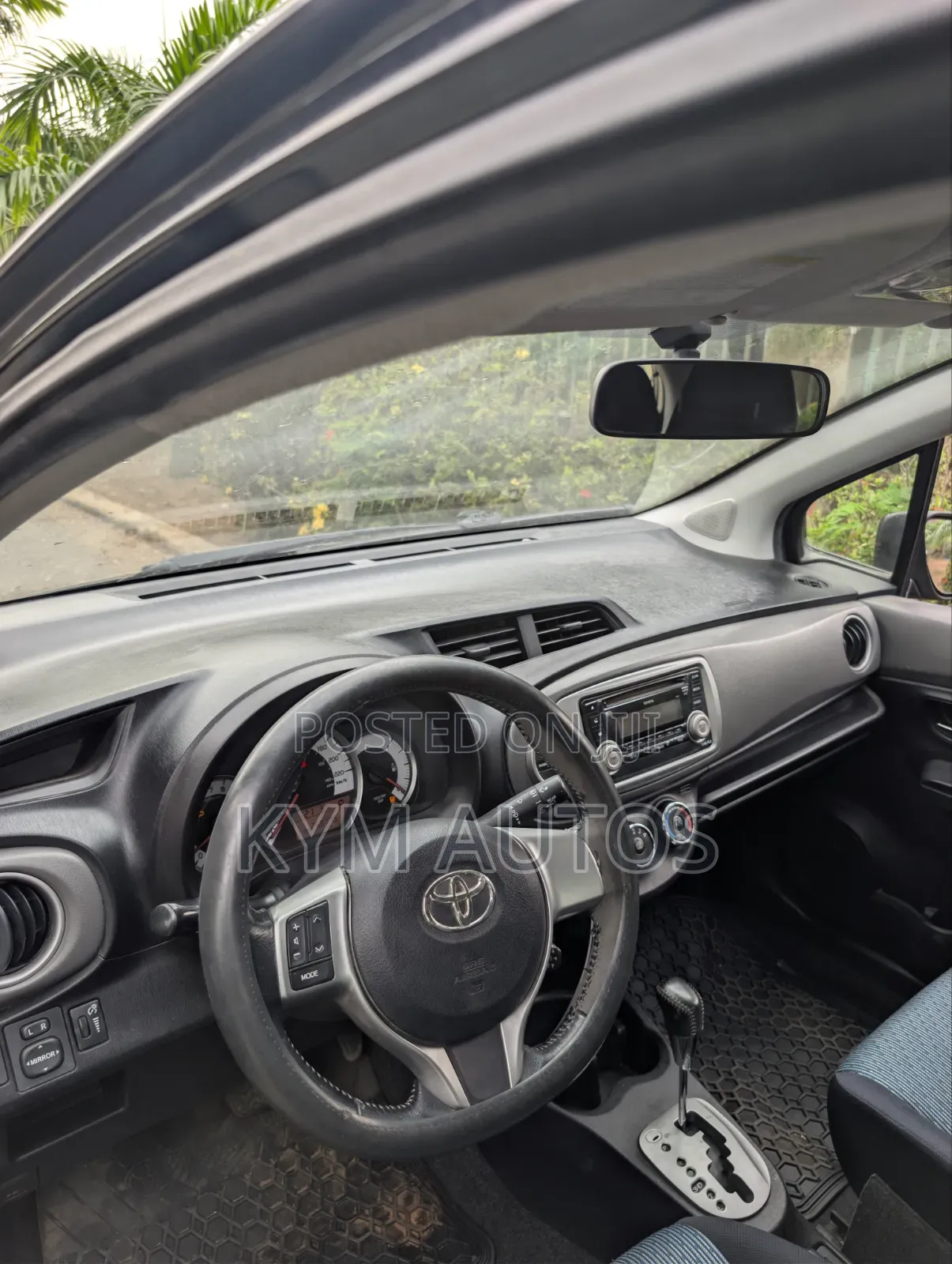 Toyota Yaris SE Hatchback 5dr 2012 Black