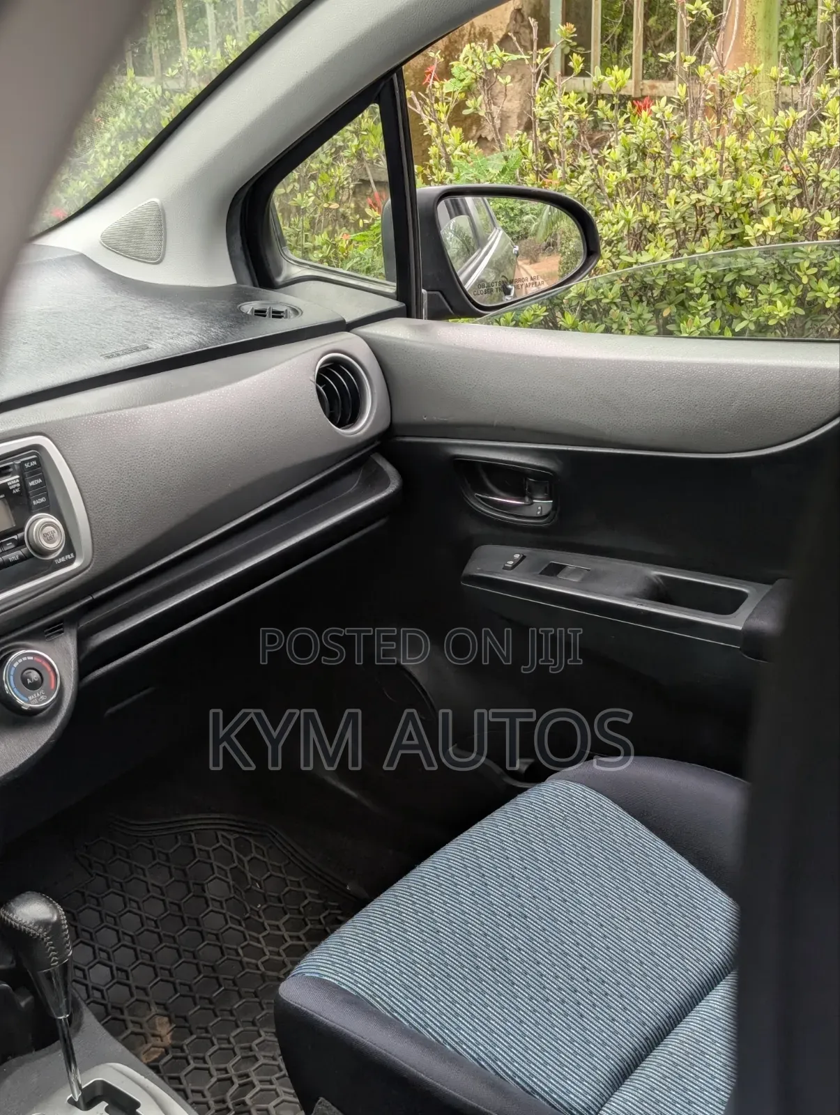 Toyota Yaris SE Hatchback 5dr 2012 Black