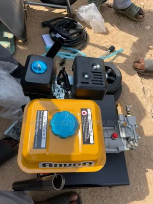 High Pressure Washer With Multiple Nozzle Mouut
