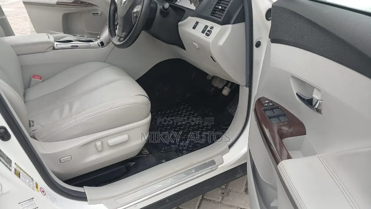 Toyota Venza 2012 White