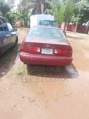 Toyota Camry 2000 Red