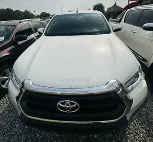 Toyota Hilux Revo Double Cab Petrol 2.7 RWD 2022 White