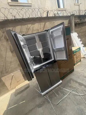 Hisense 392L Side by Side Refrigerator for Family Homes