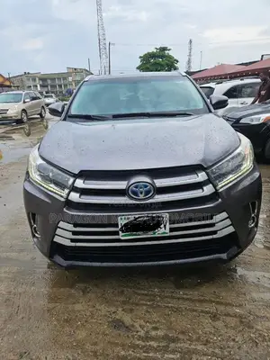 Toyota Highlander XLE V6 4x2 (3.5L 6cyl 6A) 2016 Gray
