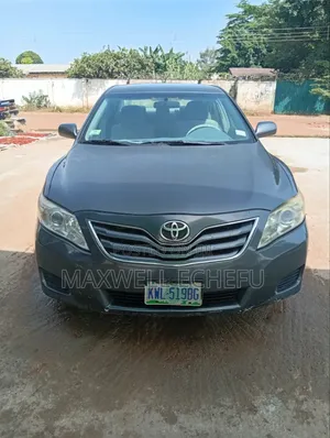 Toyota Camry LE 4dr Sedan (2.5L 4cyl 6A) 2011 Gray