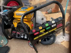 High Pressure Washer With Multiple Nozzle Mouut