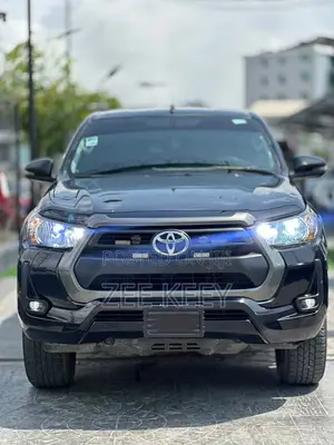Toyota Hilux 2025 Black
