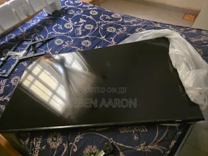 Samsung AU8000 50" Television