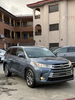 Toyota Highlander XLE 4x4 V6 (3.5L 6cyl 8A) 2018 Blue