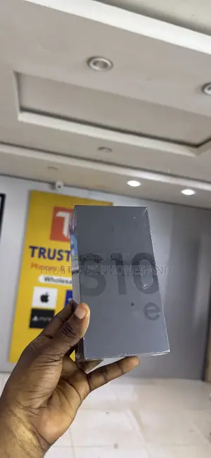 New Samsung Galaxy S10e 128 GB Blue