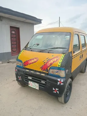 Suzuki APV Minibus 2010 Yellow