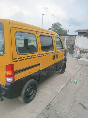 Suzuki APV Minibus 2010 Yellow