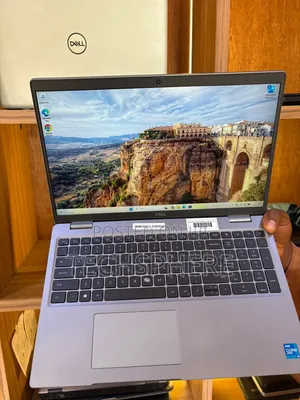 Laptop Dell Precision 3560 16GB Intel Core i5 SSD 512GB