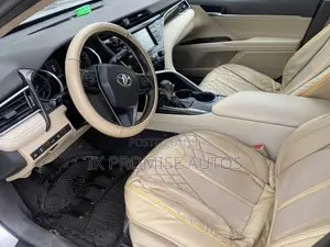 Toyota Camry 2018 Silver