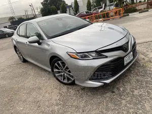 Toyota Camry 2018 Silver