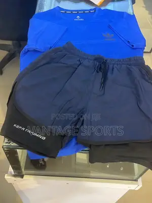 Men’s Gym Wear With a Breathable Top and Shorts