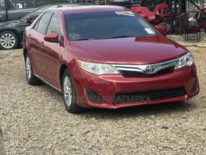 Toyota Camry LE 4dr Sedan (2.5L 4cyl 6A) 2014 Red